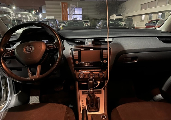 Skoda Octavia cena 35000 przebieg: 234000, rok produkcji 2015 z Warszawa małe 326